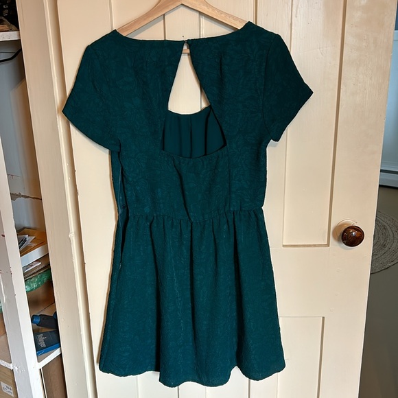 Holiday green “pins & needles” open back dress - Picture 2 of 2